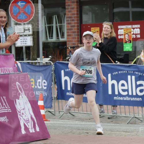 10.05.2026 - 8. Wedeler Halbmarathon Yannick Fuchs http://msf.ph/oto/9735366 10.05.2026 12:49:28 Ziel 2206 meine-sportfotos.de