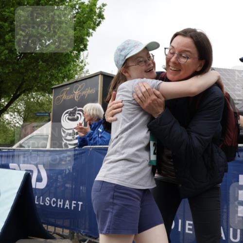 10.05.2026 - 8. Wedeler Halbmarathon Yannick Fuchs http://msf.ph/oto/9735404 10.05.2026 12:49:41 Ziel  meine-sportfotos.de