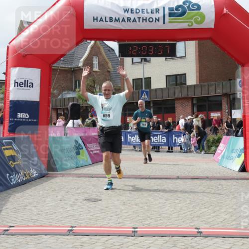 10.05.2026 - 8. Wedeler Halbmarathon Yannick Fuchs http://msf.ph/oto/9736567 10.05.2026 12:03:35 Ziel 636, 659, 764 meine-sportfotos.de