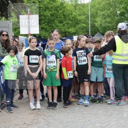 10.05.2026 - 8. Wedeler Halbmarathon Yannick Fuchs http://msf.ph/oto/9736689 10.05.2026 12:42:57 Ziel 770, 883, 714, 72, 2095, 2093, 224, 2024, 2248, 856, 24, 20, 850, 197, 218 meine-sportfotos.de