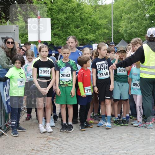 10.05.2026 - 8. Wedeler Halbmarathon Yannick Fuchs http://msf.ph/oto/9736690 10.05.2026 12:42:57 Ziel 714, 72, 2095, 2093, 224, 2024, 2248, 856, 21, 850, 197 meine-sportfotos.de