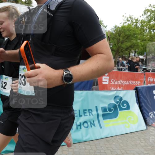 10.05.2026 - 8. Wedeler Halbmarathon Yannick Fuchs http://msf.ph/oto/9736710 10.05.2026 12:43:14 Ziel 32, 33, 3, 532, 533 meine-sportfotos.de