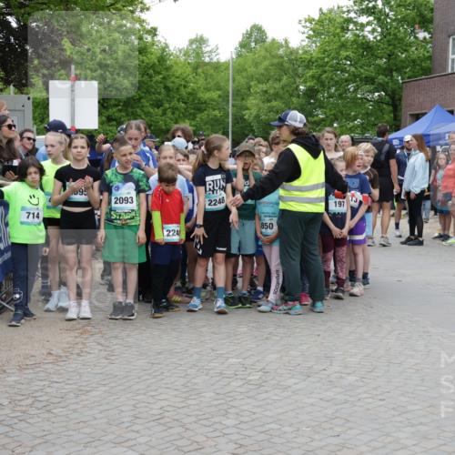 10.05.2026 - 8. Wedeler Halbmarathon Yannick Fuchs http://msf.ph/oto/9736717 10.05.2026 12:43:30 Ziel 714, 59, 2093, 224, 2248, 197, 850 meine-sportfotos.de