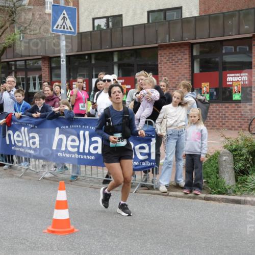 10.05.2026 - 8. Wedeler Halbmarathon Yannick Fuchs http://msf.ph/oto/9736722 10.05.2026 12:43:51 Ziel 836, 0405, 16, 9, 56 meine-sportfotos.de
