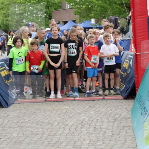 10.05.2026 - 8. Wedeler Halbmarathon Yannick Fuchs http://msf.ph/oto/9736730 10.05.2026 12:44:08 Ziel 714, 2240, 2095, 2024, 2248, 623, 624 meine-sportfotos.de