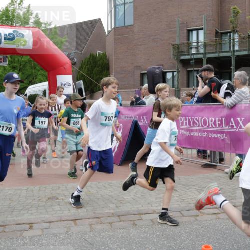 10.05.2026 - 8. Wedeler Halbmarathon Yannick Fuchs http://msf.ph/oto/9736780 10.05.2026 12:45:01 Ziel 2170, 066, 797, 609, 197, 856, 7 meine-sportfotos.de