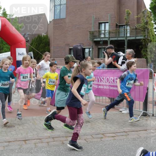 10.05.2026 - 8. Wedeler Halbmarathon Yannick Fuchs http://msf.ph/oto/9736785 10.05.2026 12:45:02 Ziel 10, 00, 05, 2063, 2054, 825, 66, 2150, 19, 85, 2110 meine-sportfotos.de