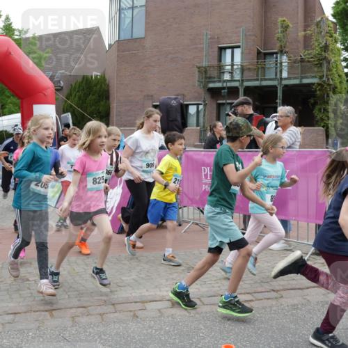 10.05.2026 - 8. Wedeler Halbmarathon Yannick Fuchs http://msf.ph/oto/9736787 10.05.2026 12:45:02 Ziel 72, 2063, 205, 825, 166, 909, 215, 8 meine-sportfotos.de