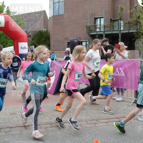 10.05.2026 - 8. Wedeler Halbmarathon Yannick Fuchs http://msf.ph/oto/9736789 10.05.2026 12:45:02 Ziel 1999, 2206, 2171, 2063, 2054, 82, 909, 215 meine-sportfotos.de