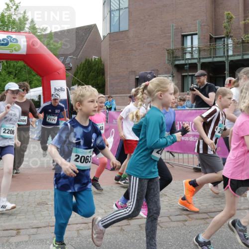 10.05.2026 - 8. Wedeler Halbmarathon Yannick Fuchs http://msf.ph/oto/9736791 10.05.2026 12:45:03 Ziel 2206, 2171, 2063, 48 meine-sportfotos.de