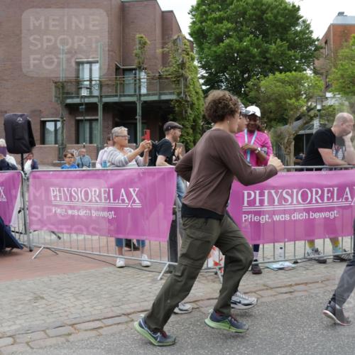 10.05.2026 - 8. Wedeler Halbmarathon Yannick Fuchs http://msf.ph/oto/9736802 10.05.2026 12:45:04 Ziel  meine-sportfotos.de