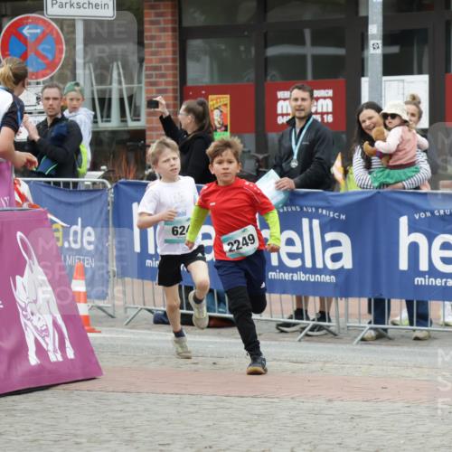 10.05.2026 - 8. Wedeler Halbmarathon Yannick Fuchs http://msf.ph/oto/9736815 10.05.2026 12:47:36 Ziel 04, 516, 623, 624, 2249 meine-sportfotos.de