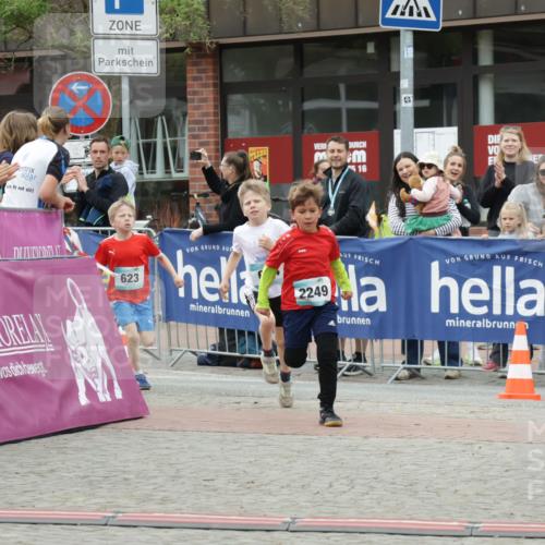 10.05.2026 - 8. Wedeler Halbmarathon Yannick Fuchs http://msf.ph/oto/9736817 10.05.2026 12:47:36 Ziel 516, 623, 2249, 623, 624, 2249 meine-sportfotos.de