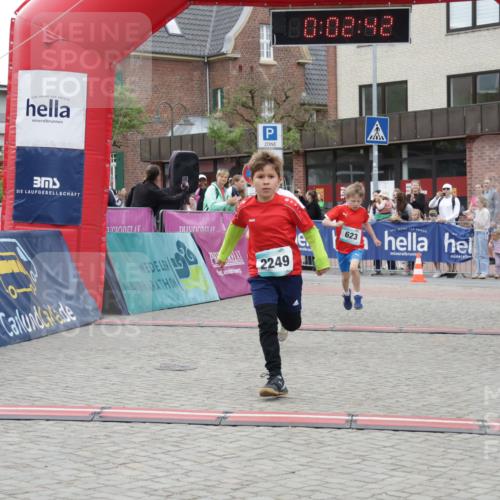 10.05.2026 - 8. Wedeler Halbmarathon Yannick Fuchs http://msf.ph/oto/9736830 10.05.2026 12:47:38 Ziel 10, 02, 92, 2249, 623, 623, 624, 2249 meine-sportfotos.de