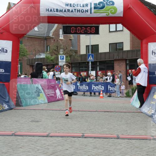 10.05.2026 - 8. Wedeler Halbmarathon Yannick Fuchs http://msf.ph/oto/9736881 10.05.2026 12:47:54 Ziel 180, 02, 58, 796, 796, 797, 2248 meine-sportfotos.de