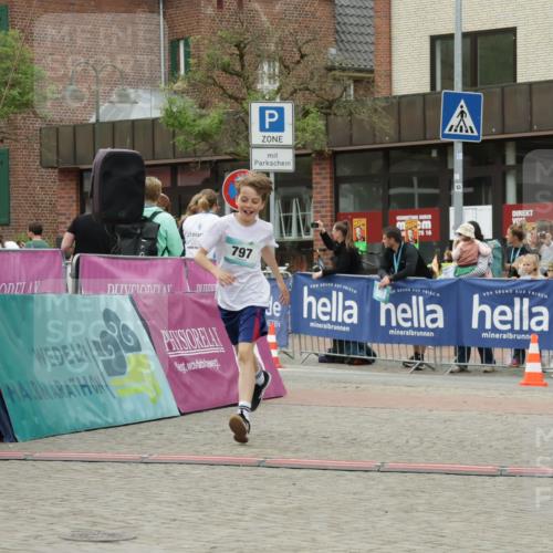 10.05.2026 - 8. Wedeler Halbmarathon Yannick Fuchs http://msf.ph/oto/9736888 10.05.2026 12:47:56 Ziel 797, 75, 16, 796, 797 meine-sportfotos.de