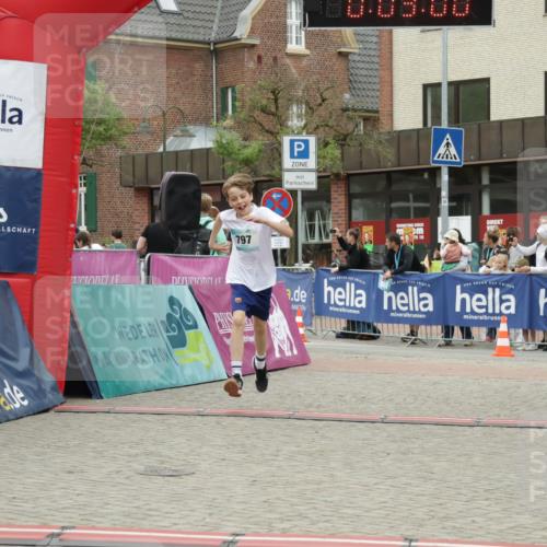 10.05.2026 - 8. Wedeler Halbmarathon Yannick Fuchs http://msf.ph/oto/9736890 10.05.2026 12:47:56 Ziel 797, 75, 16, 18, 7, 796, 797 meine-sportfotos.de