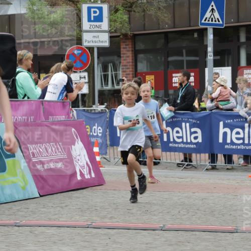 10.05.2026 - 8. Wedeler Halbmarathon Yannick Fuchs http://msf.ph/oto/9736907 10.05.2026 12:48:04 Ziel 824, 16, 040, 16, 795, 824, 2116 meine-sportfotos.de