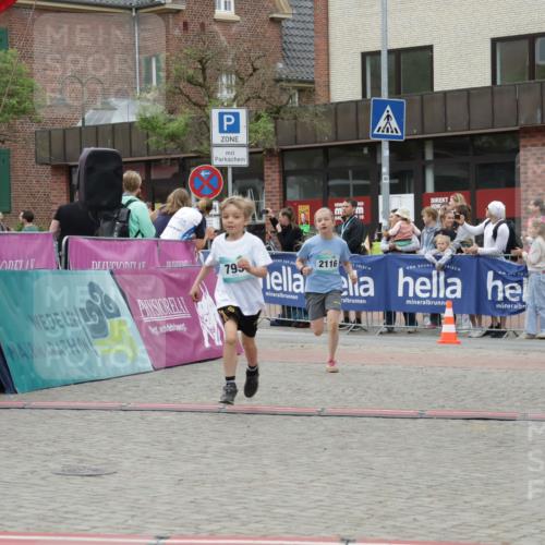 10.05.2026 - 8. Wedeler Halbmarathon Yannick Fuchs http://msf.ph/oto/9736913 10.05.2026 12:48:05 Ziel 795, 2116, 408, 795, 824, 2116 meine-sportfotos.de