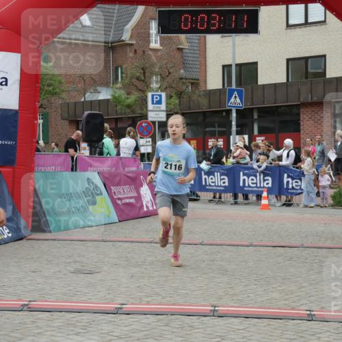 10.05.2026 - 8. Wedeler Halbmarathon Yannick Fuchs http://msf.ph/oto/9736923 10.05.2026 12:48:07 Ziel 95, 180, 03, 38, 2116, 408, 795, 824, 2116 meine-sportfotos.de