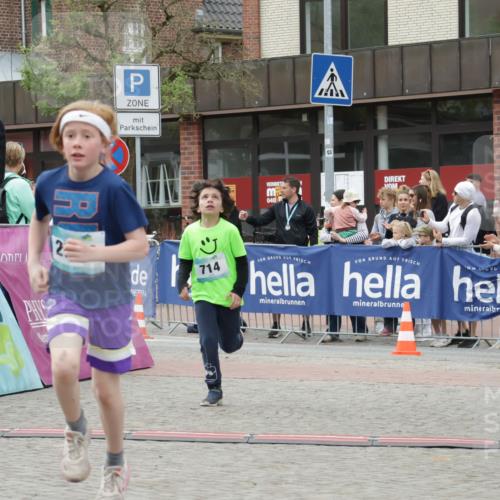 10.05.2026 - 8. Wedeler Halbmarathon Yannick Fuchs http://msf.ph/oto/9736955 10.05.2026 12:48:16 Ziel 040, 714, 346, 714, 2013, 2172 meine-sportfotos.de