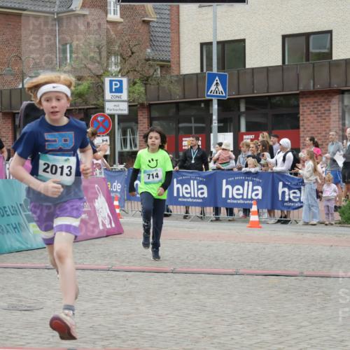 10.05.2026 - 8. Wedeler Halbmarathon Yannick Fuchs http://msf.ph/oto/9736958 10.05.2026 12:48:17 Ziel 2013, 714, 346, 714, 2013, 2172 meine-sportfotos.de