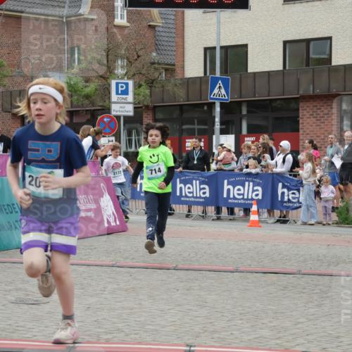 10.05.2026 - 8. Wedeler Halbmarathon Yannick Fuchs http://msf.ph/oto/9736959 10.05.2026 12:48:17 Ziel 20, 2172, 714, 346, 714, 2013, 2172 meine-sportfotos.de