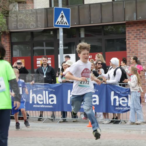 10.05.2026 - 8. Wedeler Halbmarathon Yannick Fuchs http://msf.ph/oto/9736964 10.05.2026 12:48:18 Ziel 10, 05, 26, 040, 16, 20, 22, 714, 2172, 346, 607, 714, 2013, 2172 meine-sportfotos.de