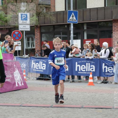 10.05.2026 - 8. Wedeler Halbmarathon Yannick Fuchs http://msf.ph/oto/9736976 10.05.2026 12:48:21 Ziel 714, 607, 607, 609, 714, 2013, 2095, 2172 meine-sportfotos.de