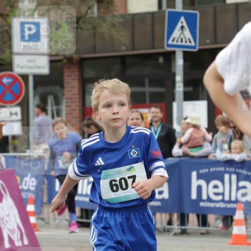 10.05.2026 - 8. Wedeler Halbmarathon Yannick Fuchs http://msf.ph/oto/9736981 10.05.2026 12:48:23 Ziel 607, 20, 22, 2172, 147, 607, 609, 714, 728, 2095, 2172 meine-sportfotos.de
