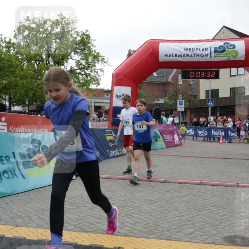 10.05.2026 - 8. Wedeler Halbmarathon Yannick Fuchs http://msf.ph/oto/9736999 10.05.2026 12:48:29 Ziel 731, 30, 728, 147, 0, 03, 32, 147, 609, 728, 2095, 2150 meine-sportfotos.de