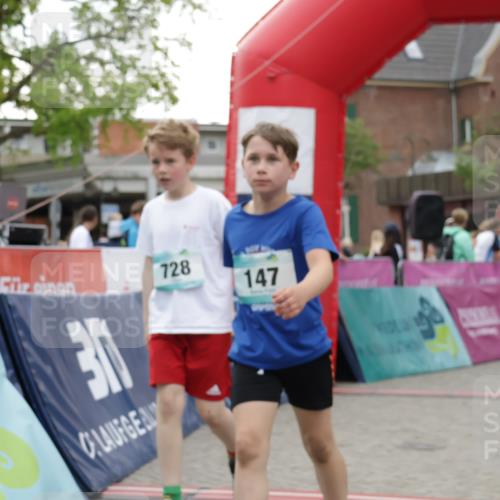 10.05.2026 - 8. Wedeler Halbmarathon Yannick Fuchs http://msf.ph/oto/9737000 10.05.2026 12:48:30 Ziel 30, 728, 147, 0, 05, 147, 519, 609, 728, 2066, 2095, 2150 meine-sportfotos.de
