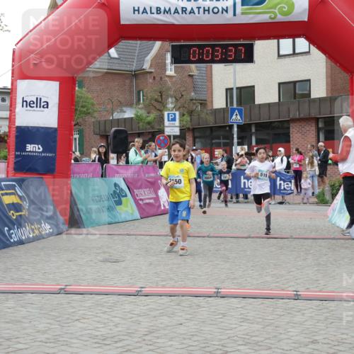 10.05.2026 - 8. Wedeler Halbmarathon Yannick Fuchs http://msf.ph/oto/9737013 10.05.2026 12:48:33 Ziel 30, 180, 03, 37, 2054, 250, 197, 519, 197, 519, 728, 2054, 2063, 2066, 2150, 2170 meine-sportfotos.de
