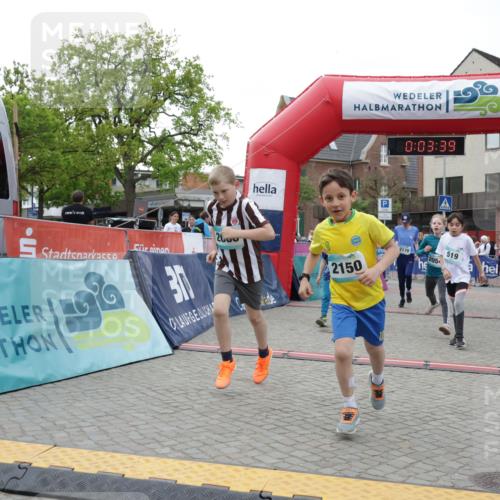 10.05.2026 - 8. Wedeler Halbmarathon Yannick Fuchs http://msf.ph/oto/9737024 10.05.2026 12:48:36 Ziel 0, 0, 2000, 2150, 0, 03, 39, 2170, 2054, 519, 197, 519, 2054, 2063, 2066, 2110, 2150, 2170 meine-sportfotos.de