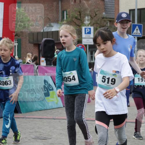 10.05.2026 - 8. Wedeler Halbmarathon Yannick Fuchs http://msf.ph/oto/9737031 10.05.2026 12:48:37 Ziel 2063, 16, 054, 556, 519, 19, 197, 519, 2054, 2063, 2066, 2110, 2150, 2170 meine-sportfotos.de
