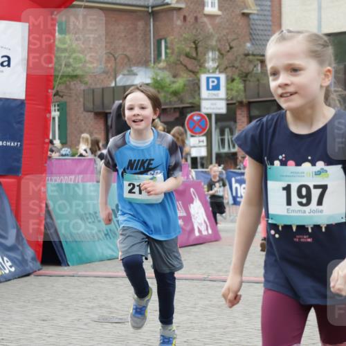 10.05.2026 - 8. Wedeler Halbmarathon Yannick Fuchs http://msf.ph/oto/9737042 10.05.2026 12:48:40 Ziel 21, 197, 148, 197, 519, 2054, 2063, 2066, 2110, 2111, 2170 meine-sportfotos.de