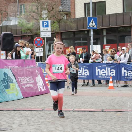 10.05.2026 - 8. Wedeler Halbmarathon Yannick Fuchs http://msf.ph/oto/9737047 10.05.2026 12:48:42 Ziel 148, 2111, 148, 197, 825, 2110, 2111, 2170 meine-sportfotos.de