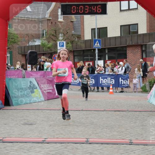 10.05.2026 - 8. Wedeler Halbmarathon Yannick Fuchs http://msf.ph/oto/9737050 10.05.2026 12:48:42 Ziel 0, 03, 46, 148, 197, 825, 2110, 2111, 2170 meine-sportfotos.de