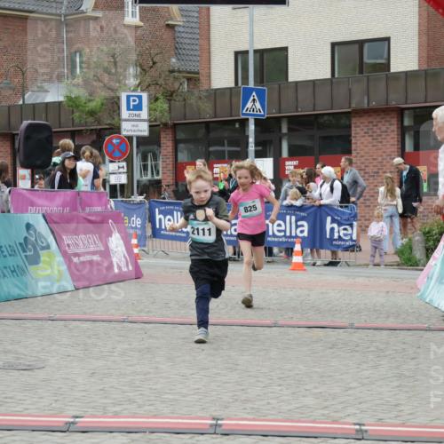 10.05.2026 - 8. Wedeler Halbmarathon Yannick Fuchs http://msf.ph/oto/9737058 10.05.2026 12:48:44 Ziel 4, 2111, 825, 148, 825, 2110, 2111 meine-sportfotos.de