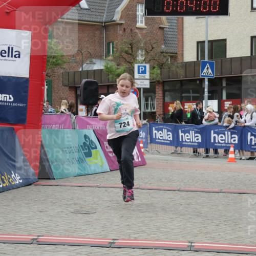 10.05.2026 - 8. Wedeler Halbmarathon Yannick Fuchs http://msf.ph/oto/9737090 10.05.2026 12:48:56 Ziel 0, 09, 00, 724, 724 meine-sportfotos.de