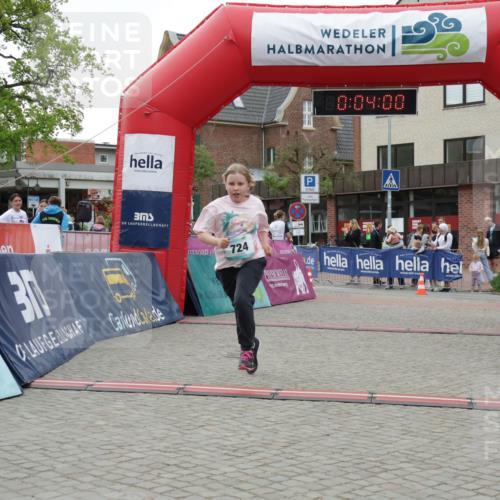 10.05.2026 - 8. Wedeler Halbmarathon Yannick Fuchs http://msf.ph/oto/9737094 10.05.2026 12:48:57 Ziel 30, 10, 09, 00, 724, 724 meine-sportfotos.de
