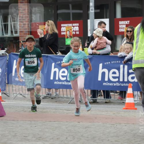 10.05.2026 - 8. Wedeler Halbmarathon Yannick Fuchs http://msf.ph/oto/9737098 10.05.2026 12:49:06 Ziel 10, 05, 26, 08, 00, 15, 00, 856, 040, 75, 16, 24, 200, 850, 850, 856 meine-sportfotos.de