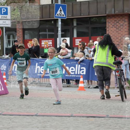10.05.2026 - 8. Wedeler Halbmarathon Yannick Fuchs http://msf.ph/oto/9737102 10.05.2026 12:49:08 Ziel 10, 05, 26, 1500, 856, 040, 75, 16, 4, 2023, 850, 856 meine-sportfotos.de