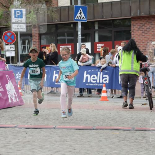 10.05.2026 - 8. Wedeler Halbmarathon Yannick Fuchs http://msf.ph/oto/9737103 10.05.2026 12:49:08 Ziel 856, 850, 856 meine-sportfotos.de