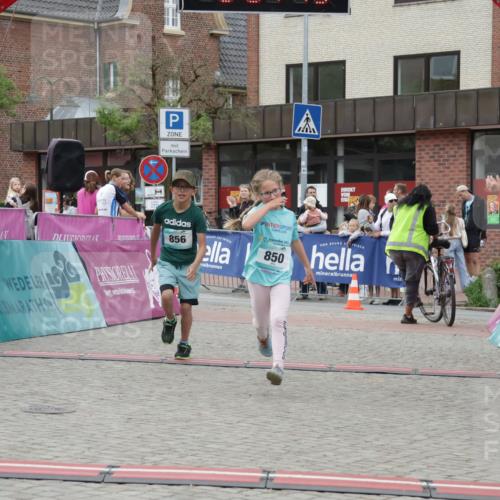 10.05.2026 - 8. Wedeler Halbmarathon Yannick Fuchs http://msf.ph/oto/9737110 10.05.2026 12:49:09 Ziel 856, 24, 20, 850, 850, 856 meine-sportfotos.de