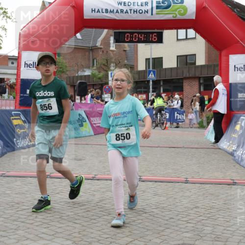 10.05.2026 - 8. Wedeler Halbmarathon Yannick Fuchs http://msf.ph/oto/9737119 10.05.2026 12:49:12 Ziel 30, 292, 856, 24, 2023, 850, 850, 856 meine-sportfotos.de