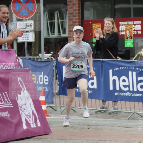 10.05.2026 - 8. Wedeler Halbmarathon Yannick Fuchs http://msf.ph/oto/9737120 10.05.2026 12:49:27 Ziel 10, 05, 26, 08, 00, 15, 00, 040, 75, 16, 2206, 2206 meine-sportfotos.de