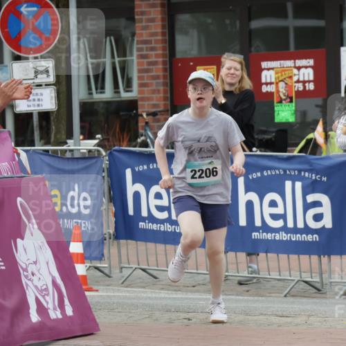 10.05.2026 - 8. Wedeler Halbmarathon Yannick Fuchs http://msf.ph/oto/9737122 10.05.2026 12:49:28 Ziel 10, 05, 26, 15, 00, 040, 75, 16, 2206, 2206 meine-sportfotos.de