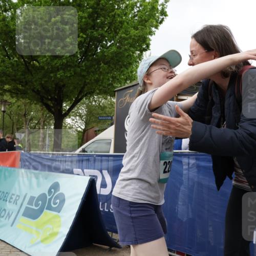 10.05.2026 - 8. Wedeler Halbmarathon Yannick Fuchs http://msf.ph/oto/9737139 10.05.2026 12:49:40 Ziel 22 meine-sportfotos.de
