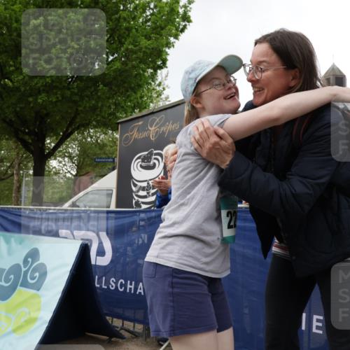 10.05.2026 - 8. Wedeler Halbmarathon Yannick Fuchs http://msf.ph/oto/9737140 10.05.2026 12:49:40 Ziel 3 meine-sportfotos.de